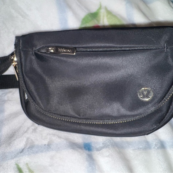 lululemon athletica Black Crossbody Bag - Picture 1 of 3